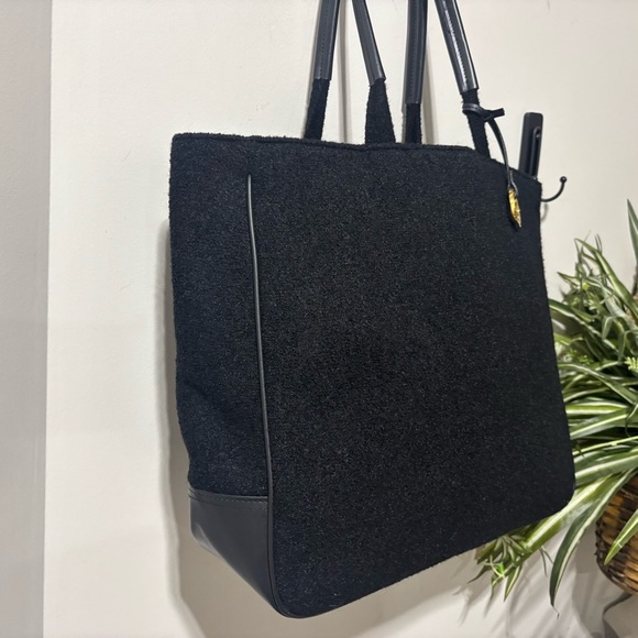 ❤️Givenchy Parfum Wool Classic Tote - Picture 5 of 7